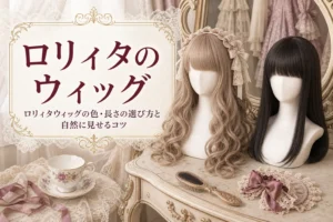 巻き髪とストレートのウィッグをかぶせたマネキンヘッドとリボンのヘッドドレス
